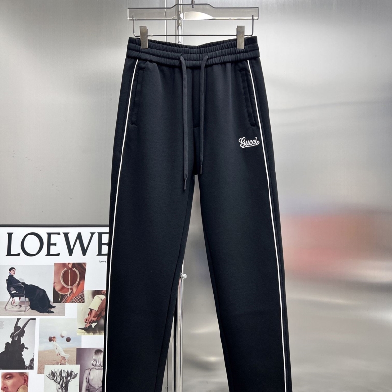 G*u*i pants